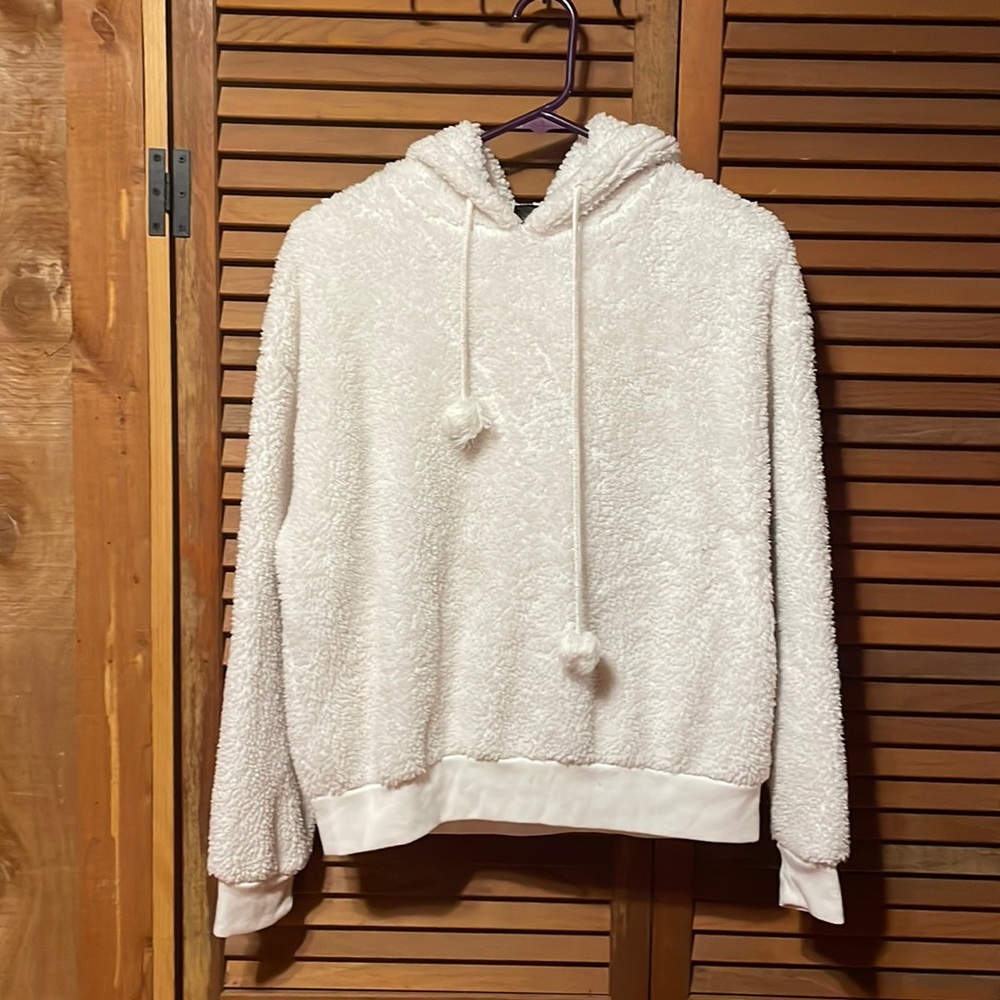 Cold Crush Fuzzy Pullover Size Medium